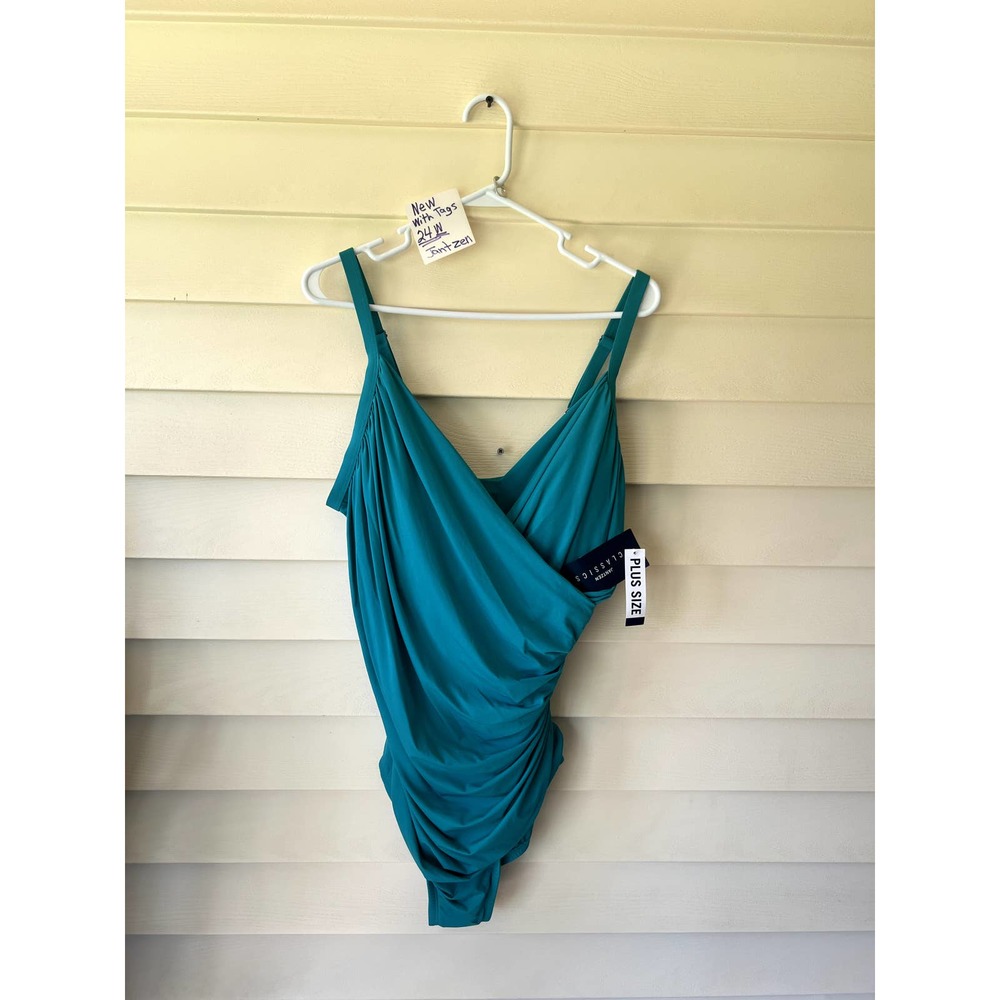 NWT Jantzen 24W